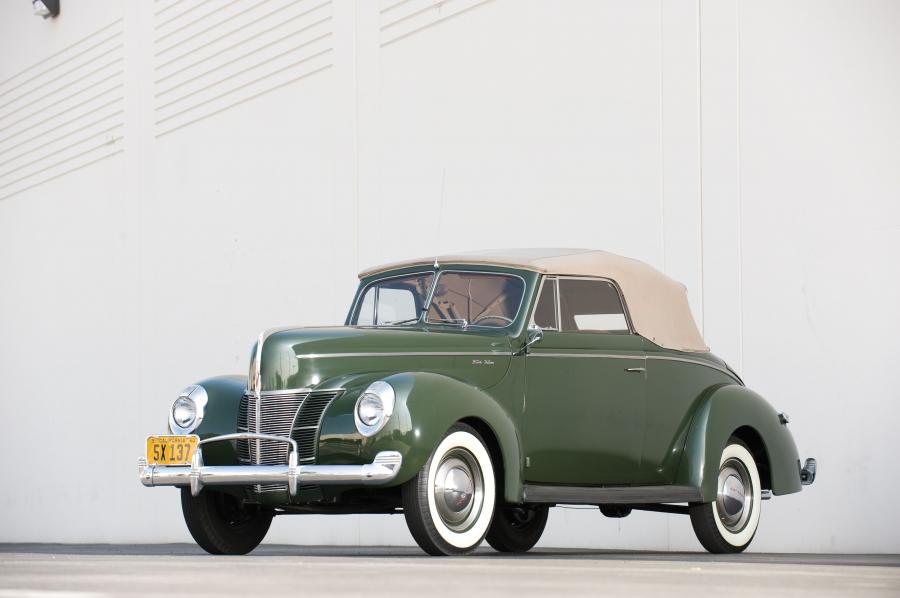  Ford DeLuxe Convertible Club Coupe 1940 года  (фото 1 из 10)
